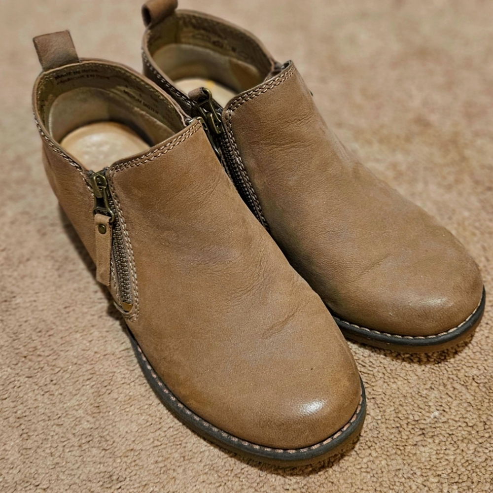 Hush Puppies Taupe SuedeZippered Boots 8